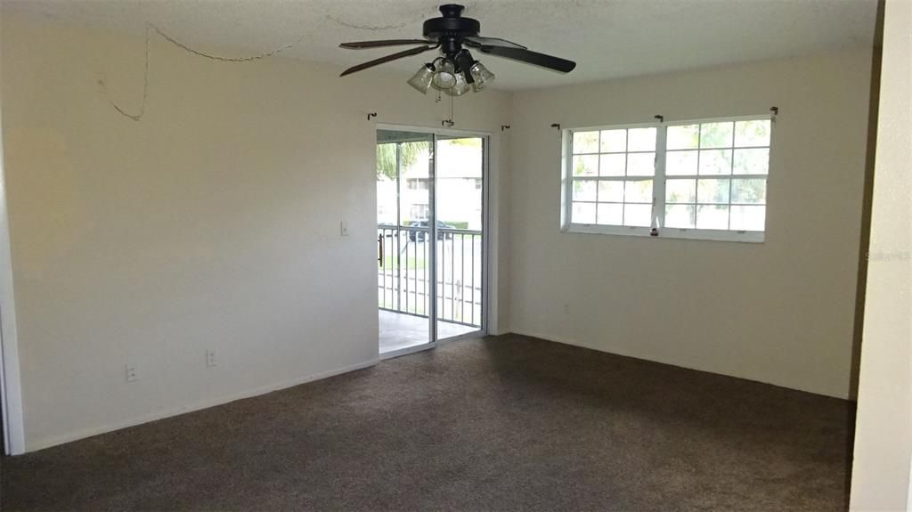 For Rent: $1,100 (2 beds, 2 baths, 837 Square Feet)