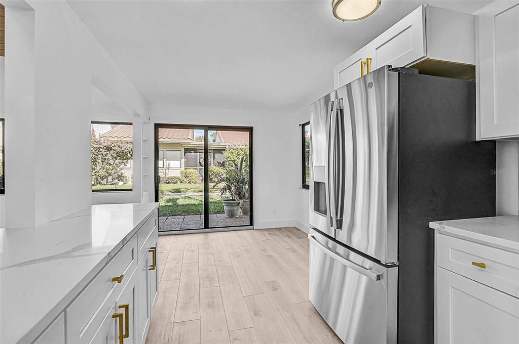 На продажу: $449,000 (2 спален, 2 ванн, 1076 Квадратных фут)