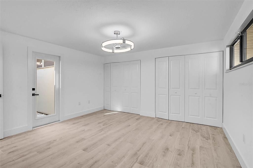 На продажу: $449,000 (2 спален, 2 ванн, 1076 Квадратных фут)