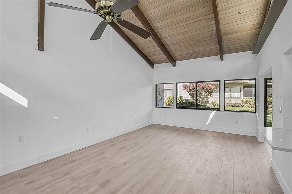 На продажу: $449,000 (2 спален, 2 ванн, 1076 Квадратных фут)