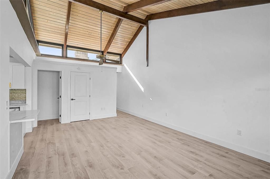 На продажу: $449,000 (2 спален, 2 ванн, 1076 Квадратных фут)