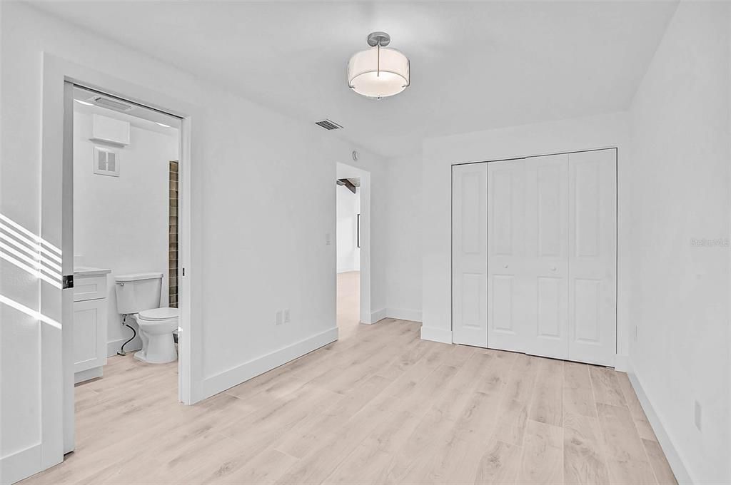 На продажу: $449,000 (2 спален, 2 ванн, 1076 Квадратных фут)