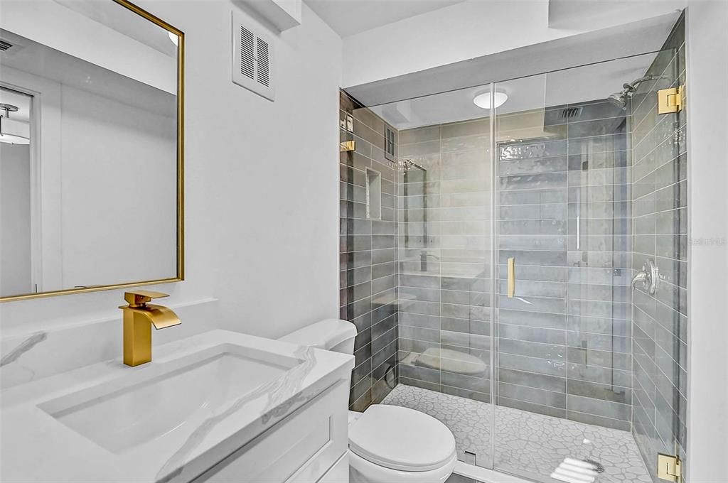 На продажу: $449,000 (2 спален, 2 ванн, 1076 Квадратных фут)