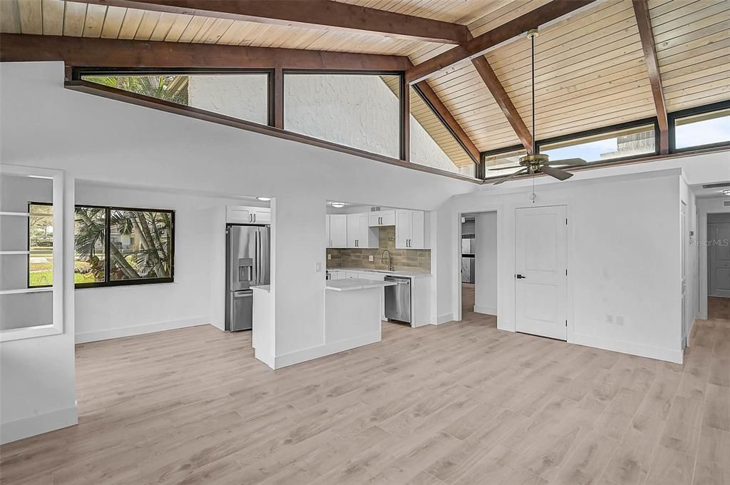 На продажу: $449,000 (2 спален, 2 ванн, 1076 Квадратных фут)