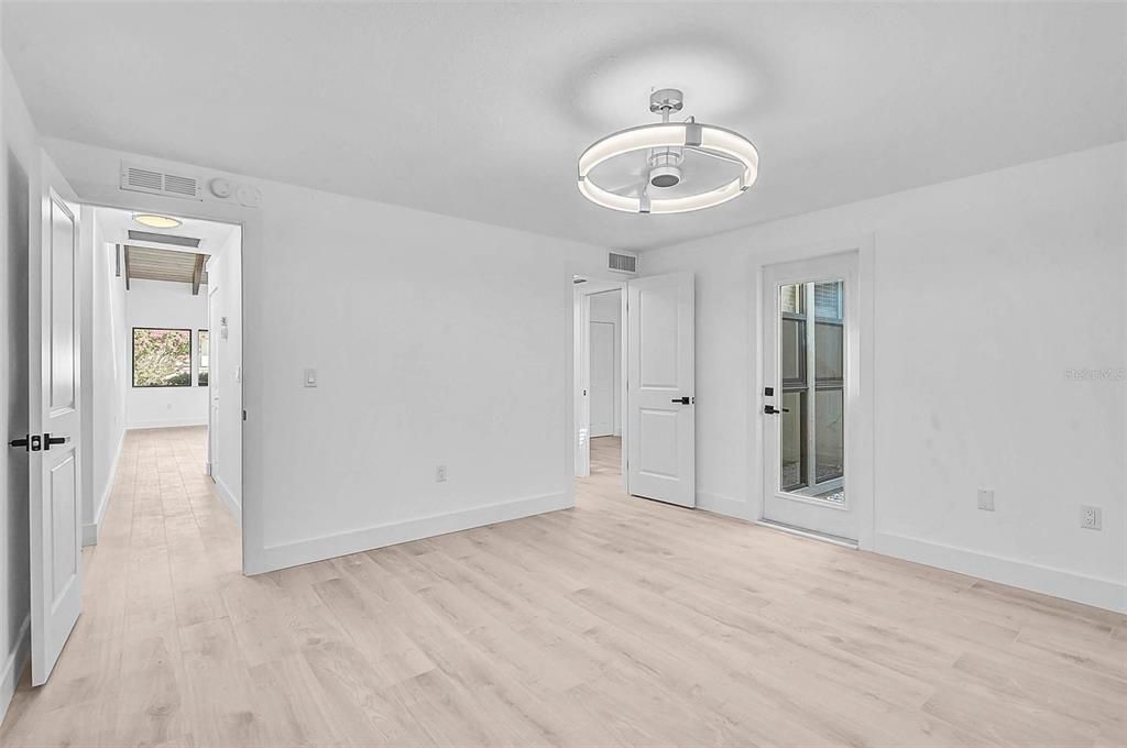 На продажу: $449,000 (2 спален, 2 ванн, 1076 Квадратных фут)