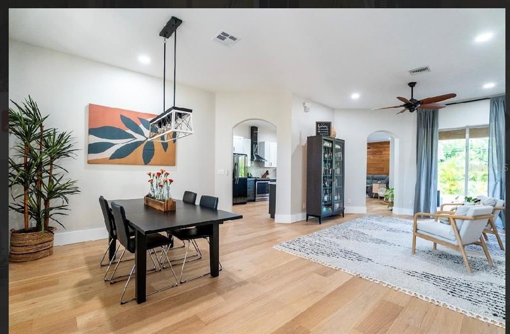 待售: $439,000 (4 贝兹, 3 浴室, 2199 平方英尺)