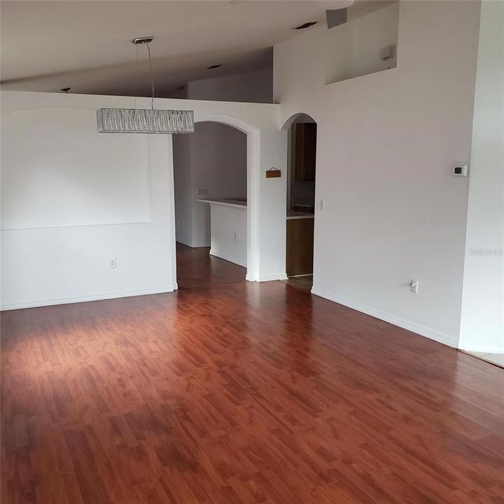 For Rent: $2,395 (3 beds, 2 baths, 1970 Square Feet)