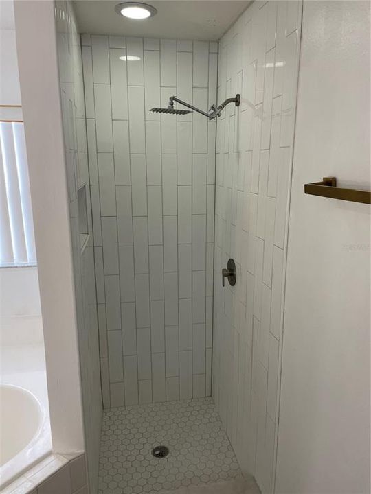 For Rent: $2,395 (3 beds, 2 baths, 1970 Square Feet)