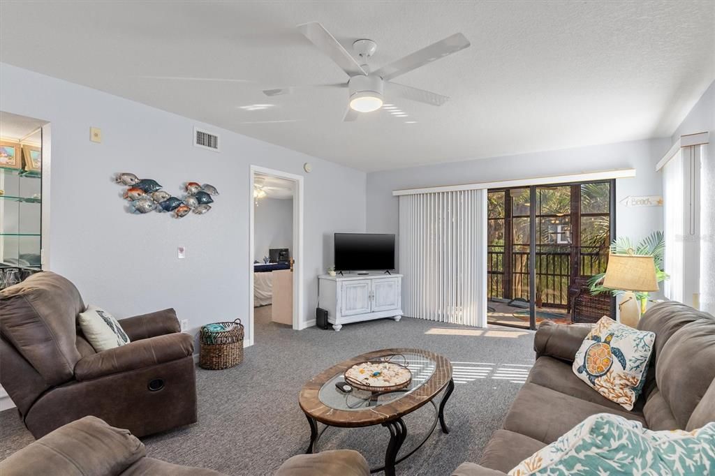 待售: $160,000 (2 贝兹, 2 浴室, 1228 平方英尺)