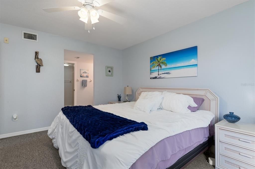 待售: $160,000 (2 贝兹, 2 浴室, 1228 平方英尺)