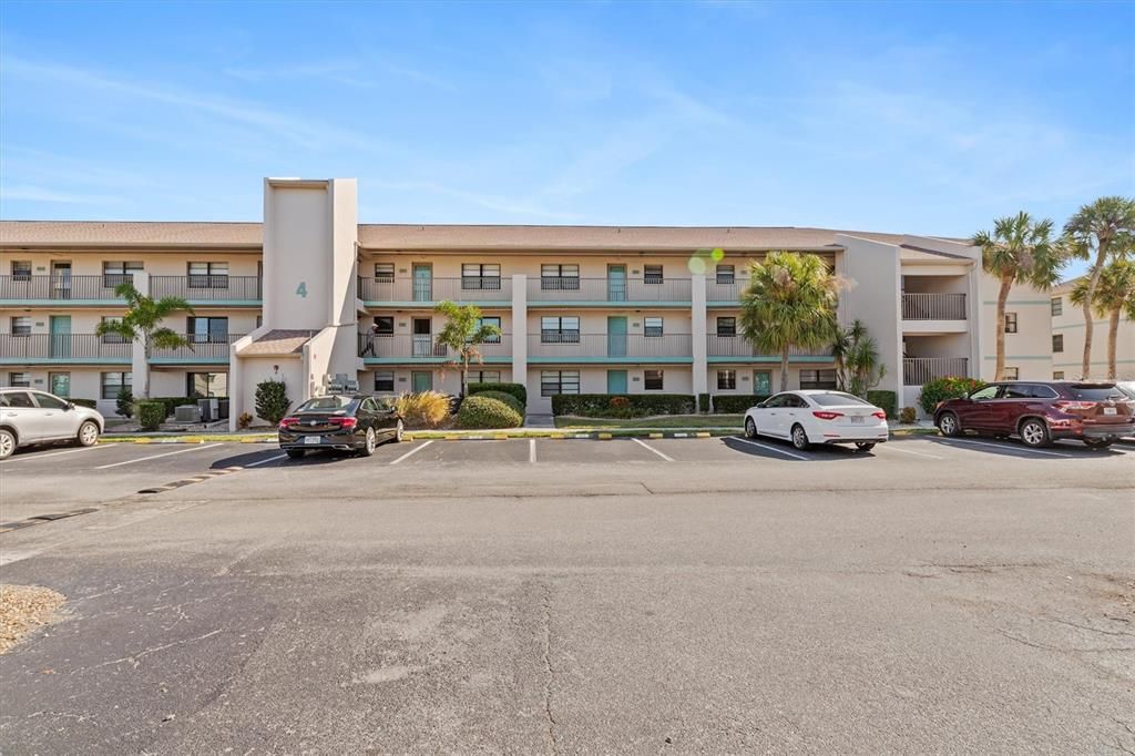 待售: $160,000 (2 贝兹, 2 浴室, 1228 平方英尺)