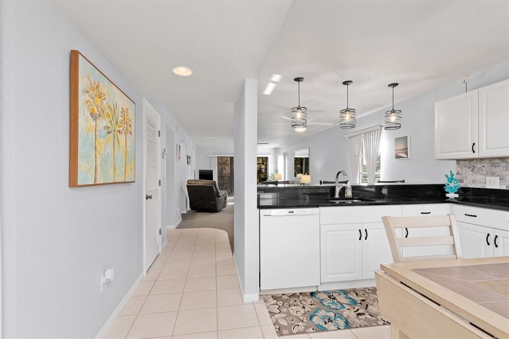 待售: $160,000 (2 贝兹, 2 浴室, 1228 平方英尺)