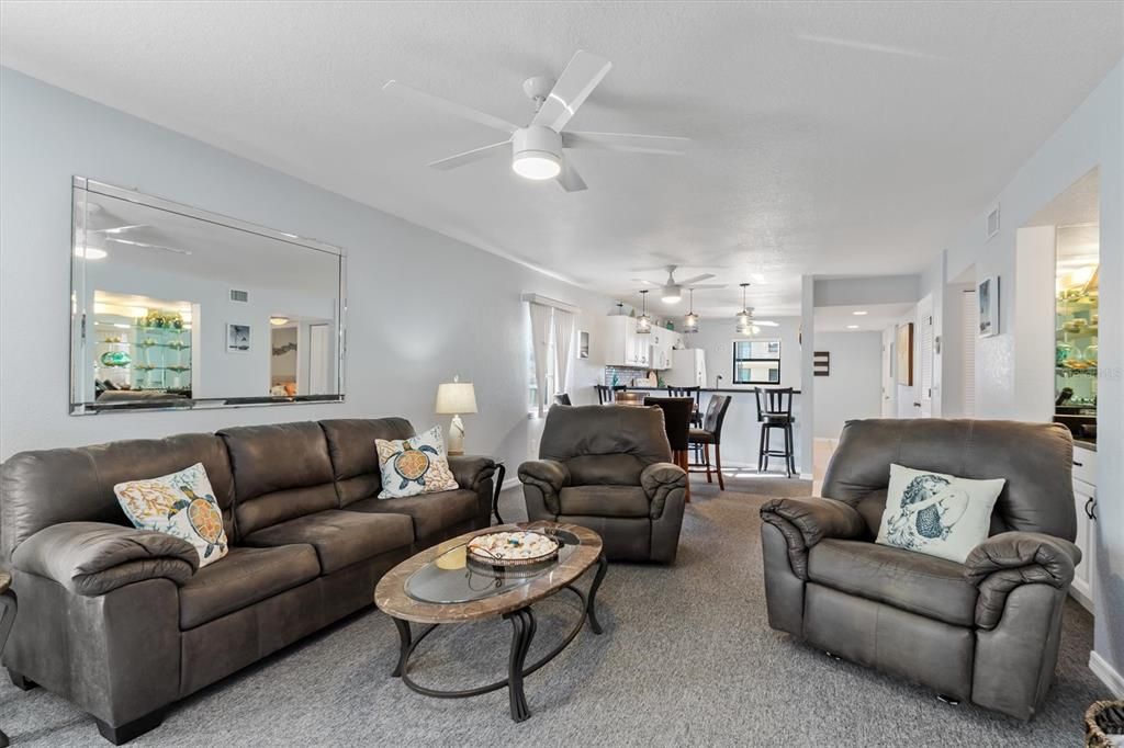 待售: $160,000 (2 贝兹, 2 浴室, 1228 平方英尺)