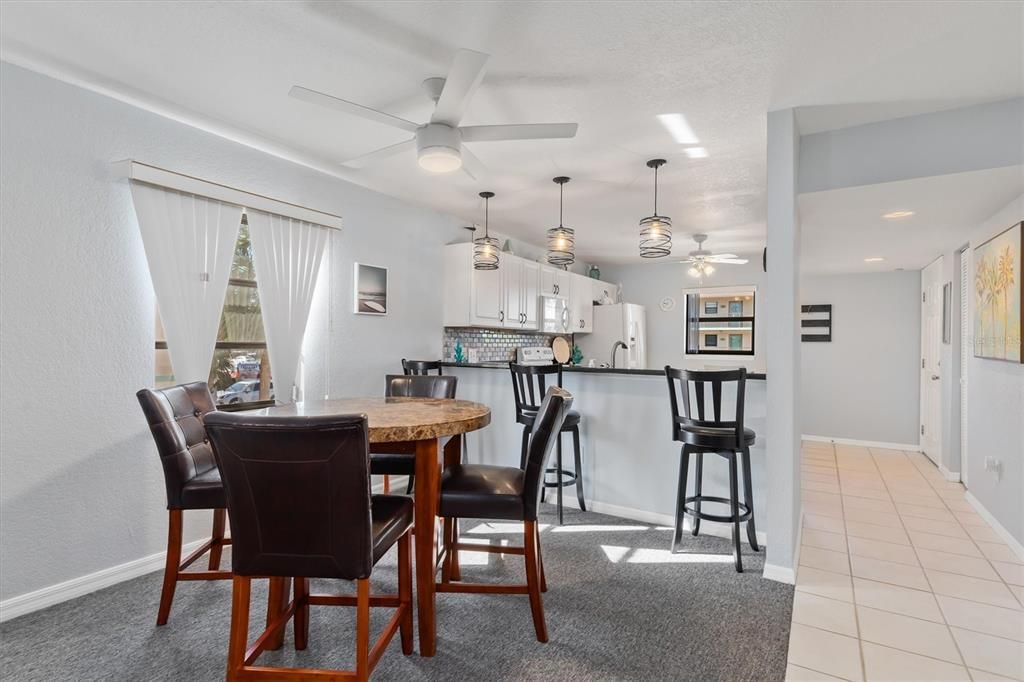 待售: $160,000 (2 贝兹, 2 浴室, 1228 平方英尺)