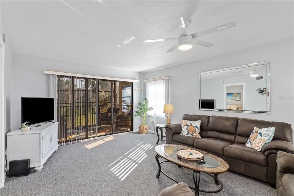 待售: $160,000 (2 贝兹, 2 浴室, 1228 平方英尺)