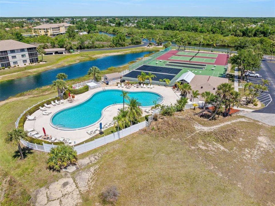 待售: $160,000 (2 贝兹, 2 浴室, 1228 平方英尺)