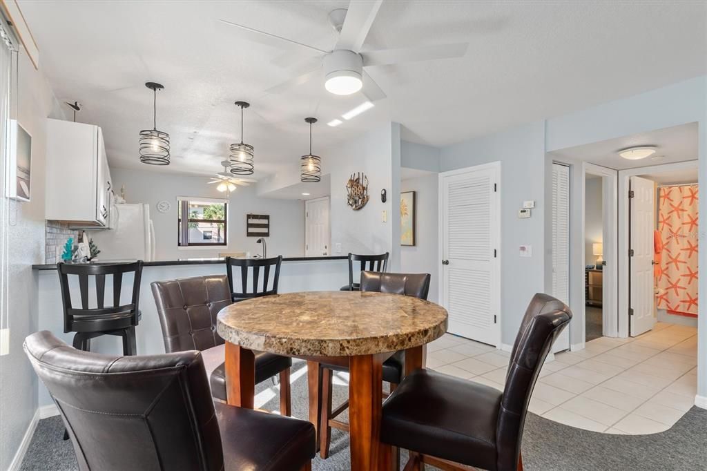 待售: $160,000 (2 贝兹, 2 浴室, 1228 平方英尺)