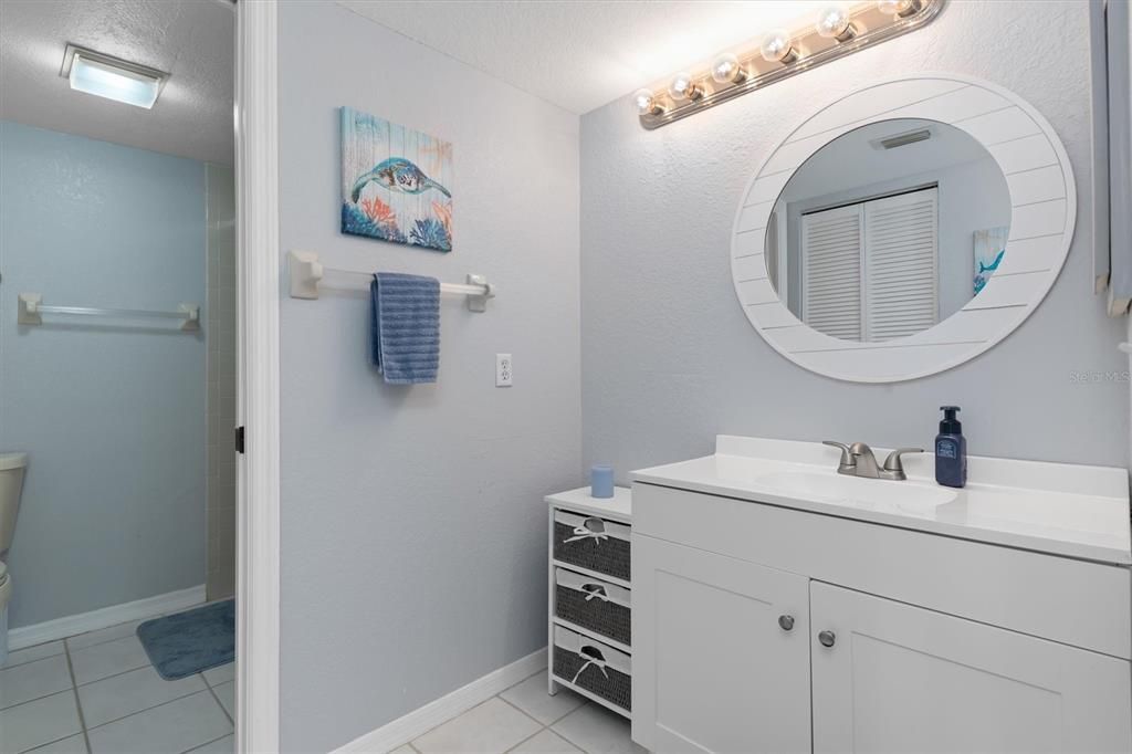 待售: $160,000 (2 贝兹, 2 浴室, 1228 平方英尺)