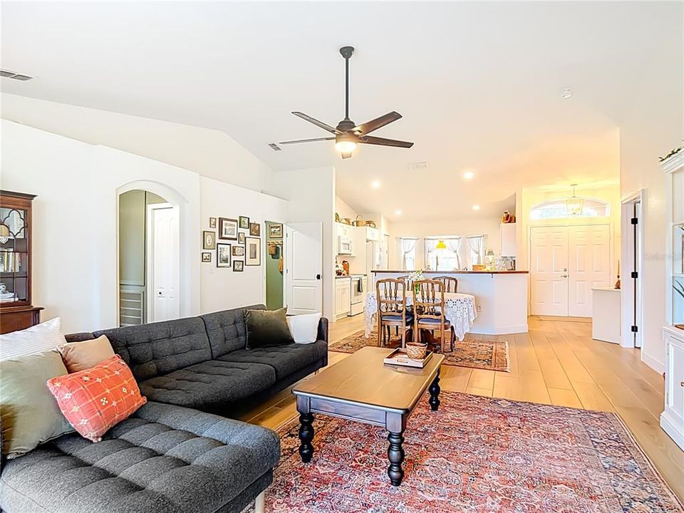 На продажу: $340,000 (3 спален, 2 ванн, 1771 Квадратных фут)