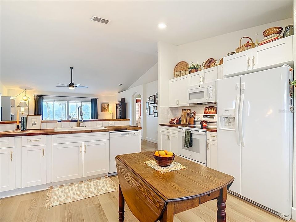 На продажу: $340,000 (3 спален, 2 ванн, 1771 Квадратных фут)