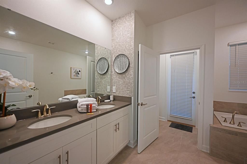 En Venta: $949,000 (8 camas, 5 baños, 4289 Pies cuadrados)