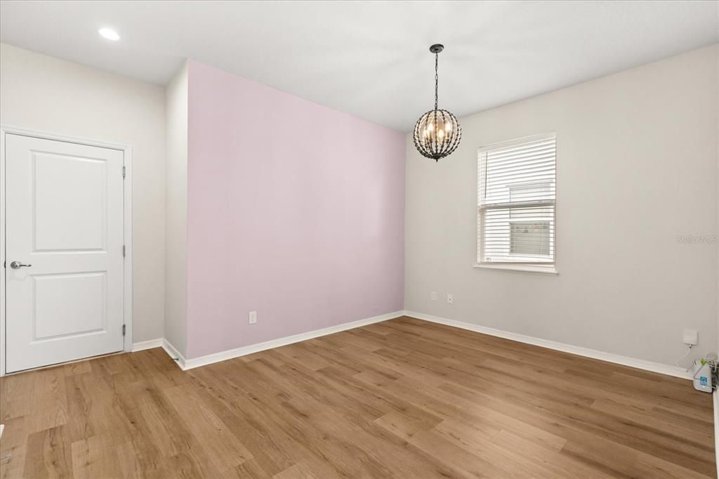 For Sale: $465,000 (3 beds, 3 baths, 2093 Square Feet)