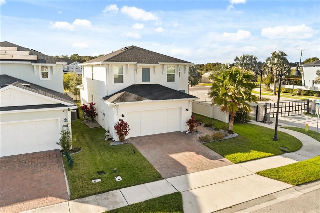 For Sale: $465,000 (3 beds, 3 baths, 2093 Square Feet)