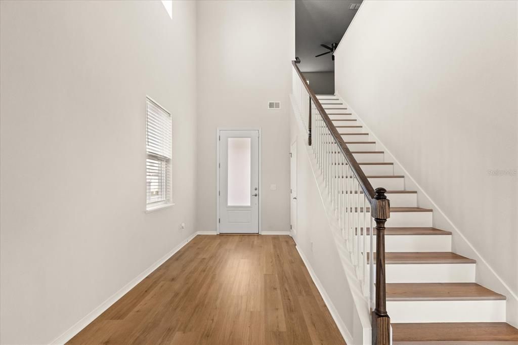 For Sale: $465,000 (3 beds, 3 baths, 2093 Square Feet)