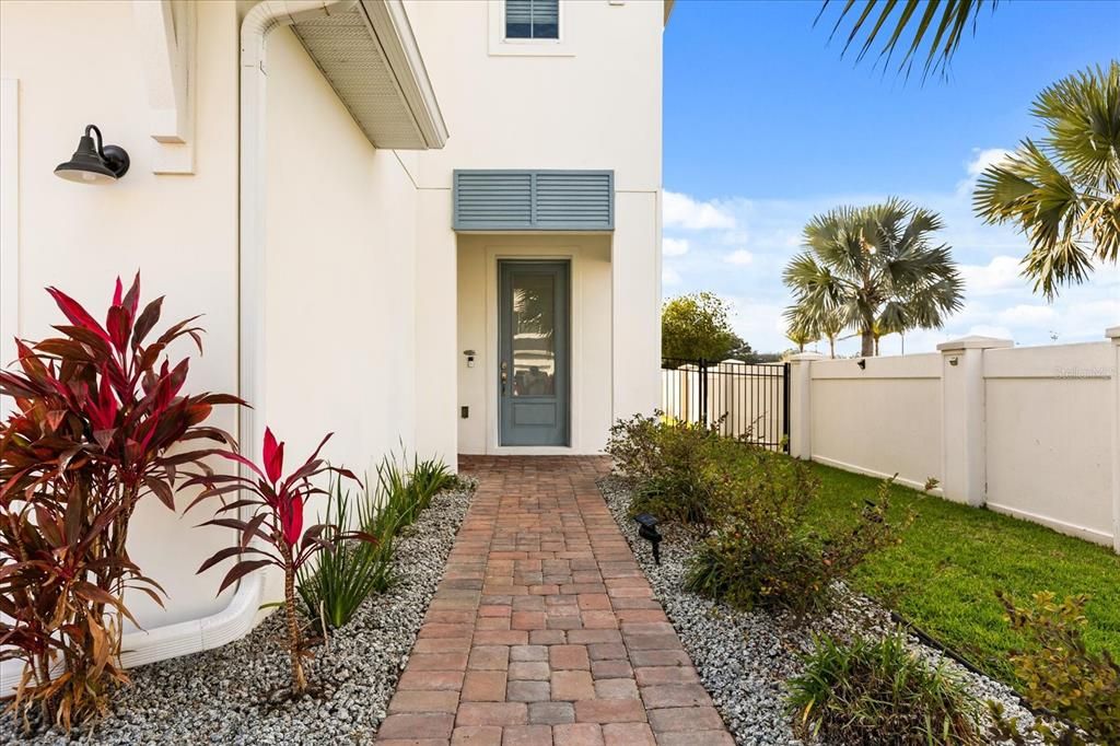 For Sale: $465,000 (3 beds, 3 baths, 2093 Square Feet)