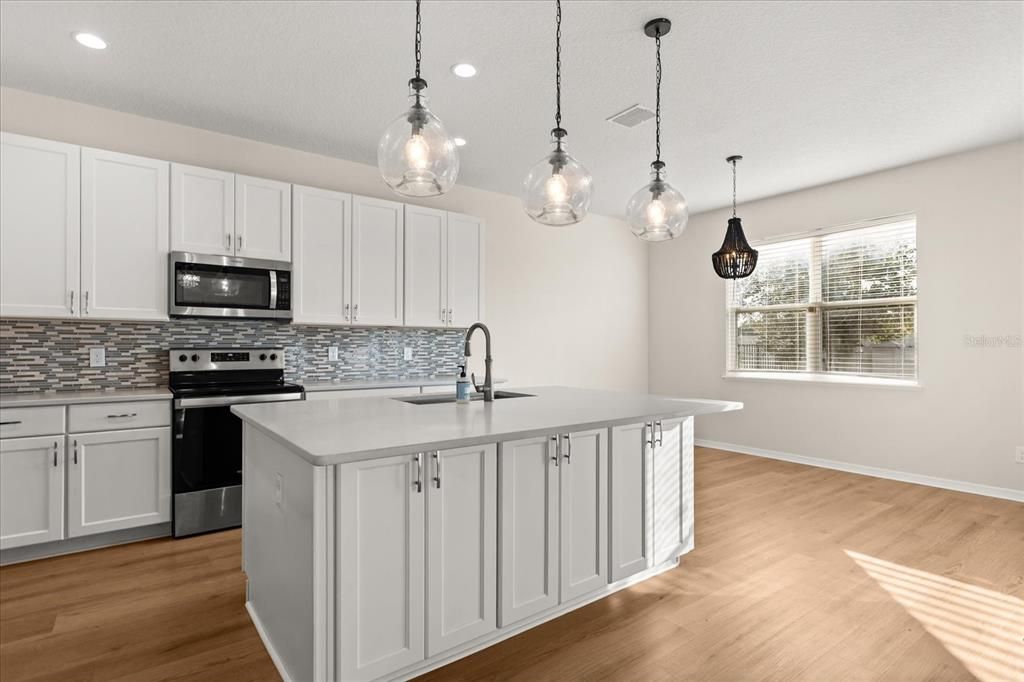 For Sale: $465,000 (3 beds, 3 baths, 2093 Square Feet)