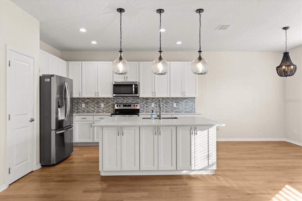 For Sale: $465,000 (3 beds, 3 baths, 2093 Square Feet)