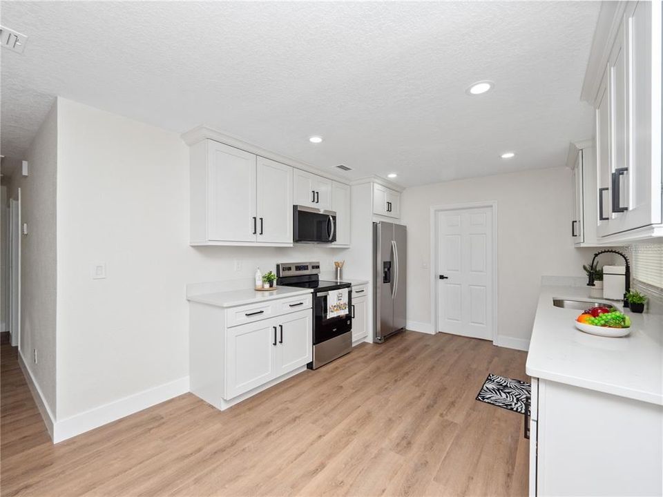 待售: $244,900 (3 贝兹, 2 浴室, 1215 平方英尺)