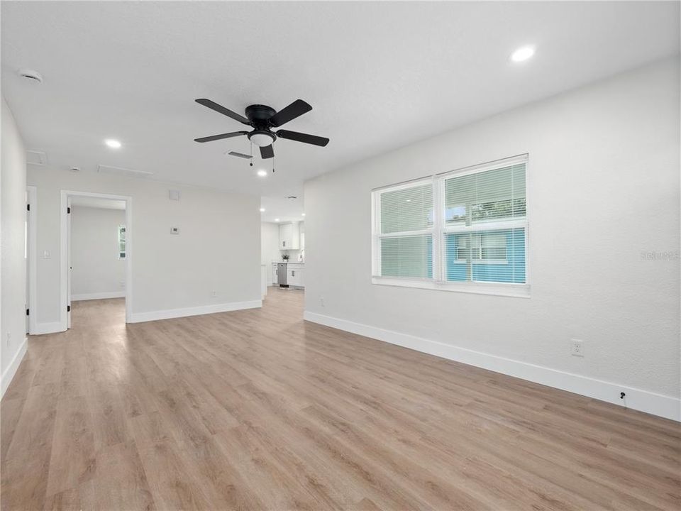 待售: $244,900 (3 贝兹, 2 浴室, 1215 平方英尺)