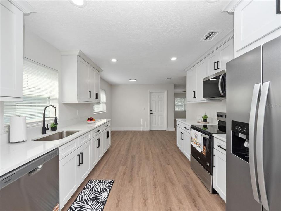 待售: $244,900 (3 贝兹, 2 浴室, 1215 平方英尺)