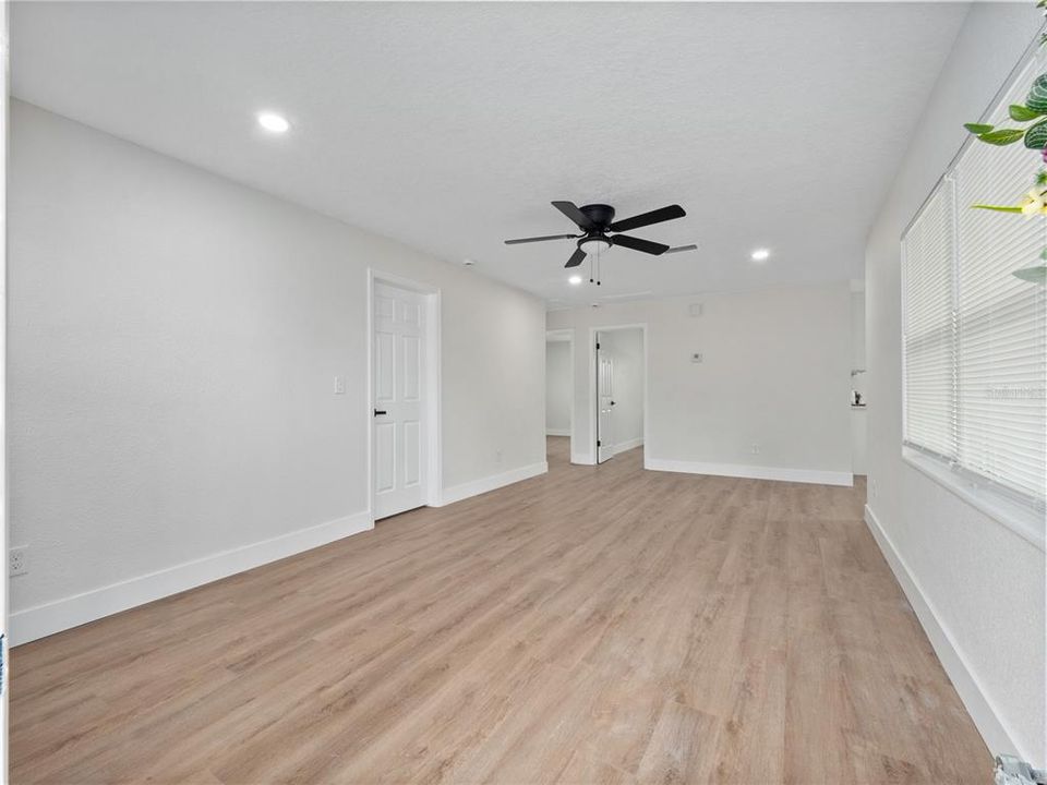 待售: $244,900 (3 贝兹, 2 浴室, 1215 平方英尺)