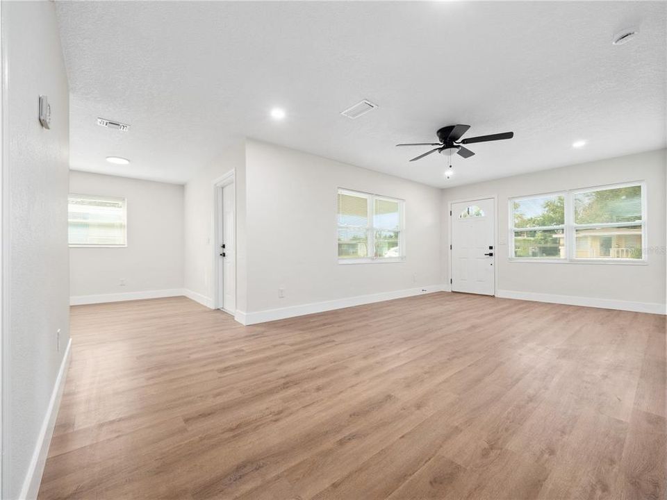 待售: $244,900 (3 贝兹, 2 浴室, 1215 平方英尺)