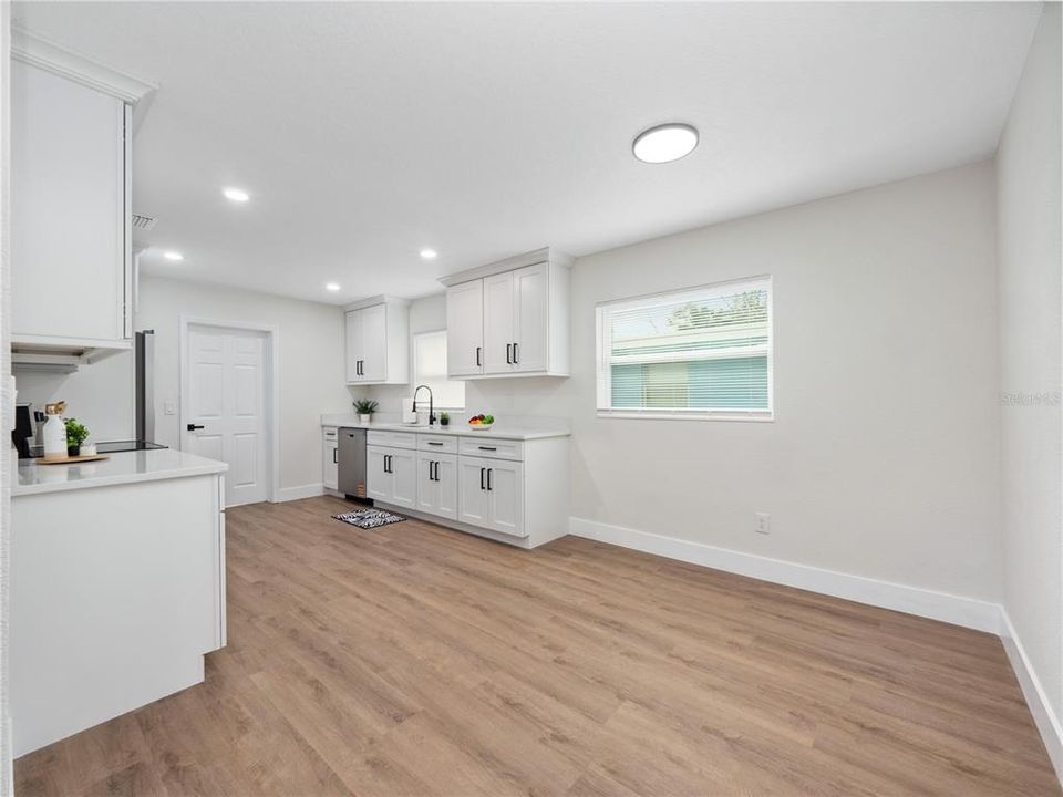 待售: $244,900 (3 贝兹, 2 浴室, 1215 平方英尺)