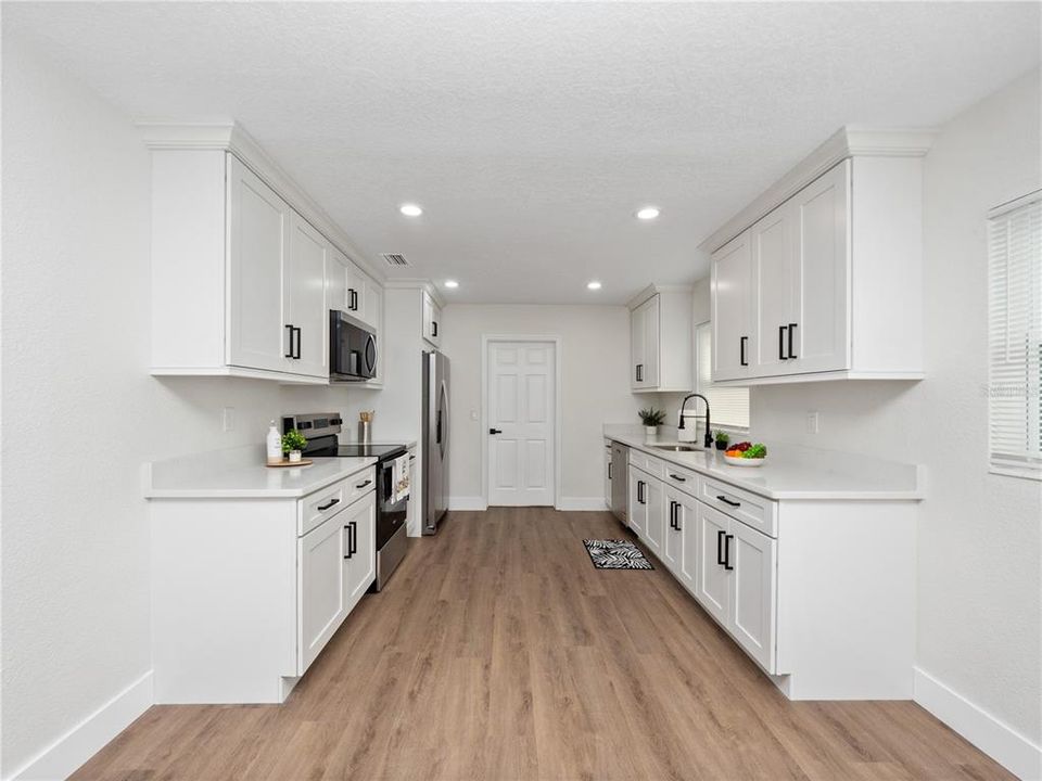 待售: $244,900 (3 贝兹, 2 浴室, 1215 平方英尺)