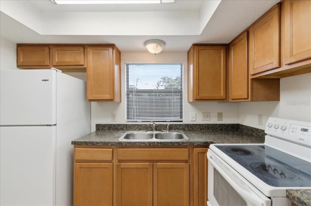 出租: $1,690 (2 贝兹, 1 浴室, 888 平方英尺)