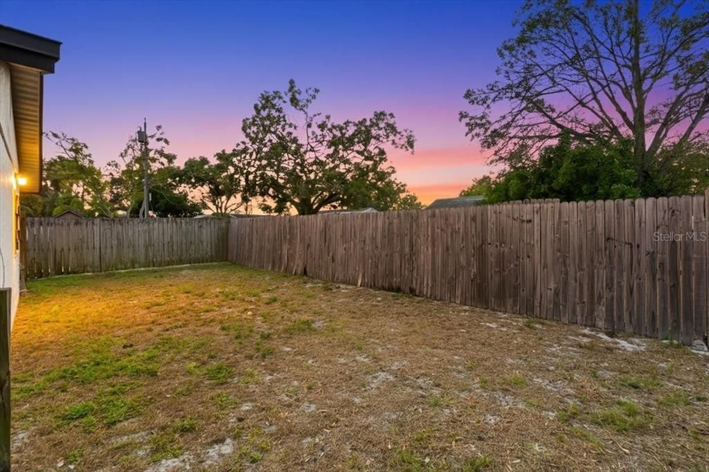 出租: $1,690 (2 贝兹, 1 浴室, 888 平方英尺)