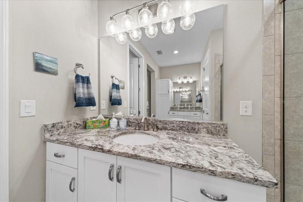 待售: $235,000 (2 贝兹, 2 浴室, 1318 平方英尺)