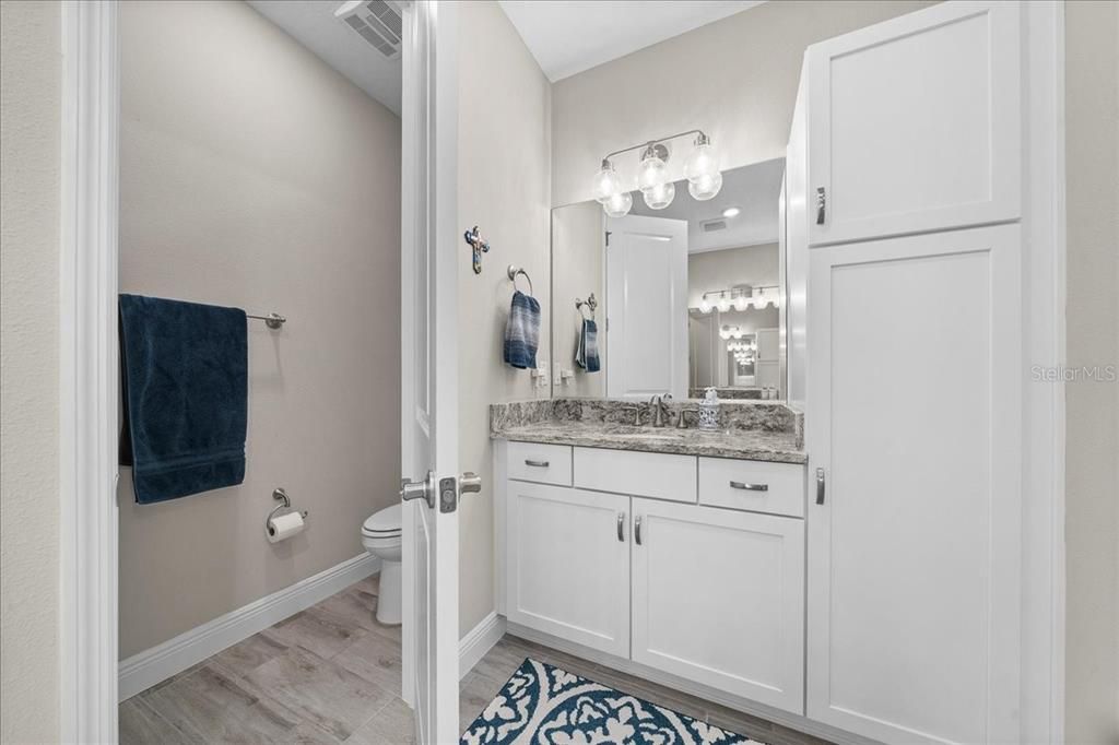 待售: $235,000 (2 贝兹, 2 浴室, 1318 平方英尺)