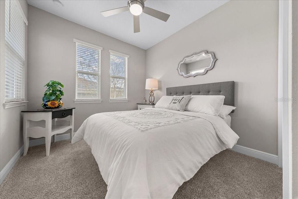 待售: $235,000 (2 贝兹, 2 浴室, 1318 平方英尺)