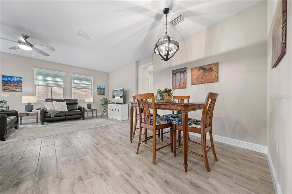 待售: $235,000 (2 贝兹, 2 浴室, 1318 平方英尺)