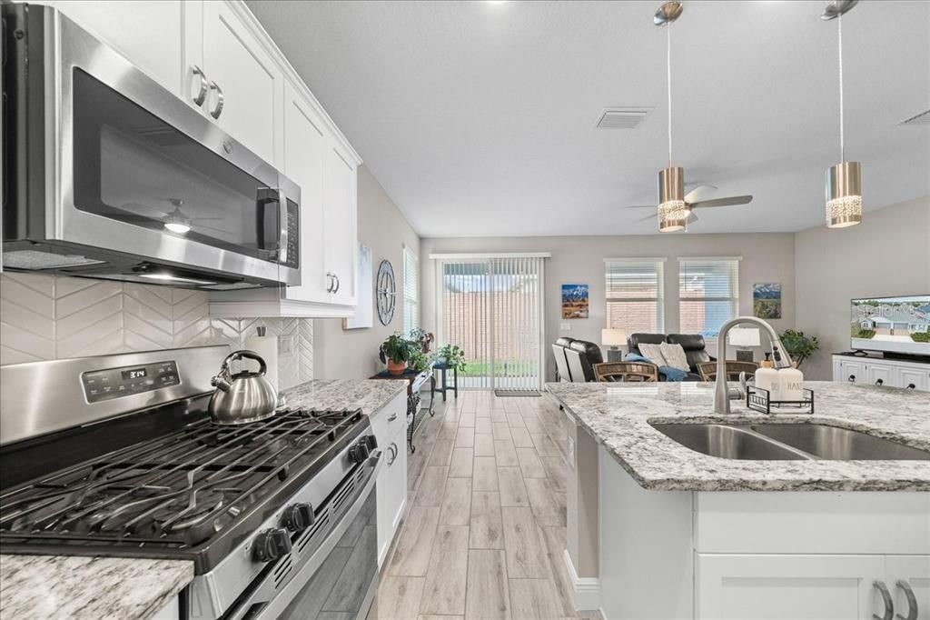 待售: $235,000 (2 贝兹, 2 浴室, 1318 平方英尺)