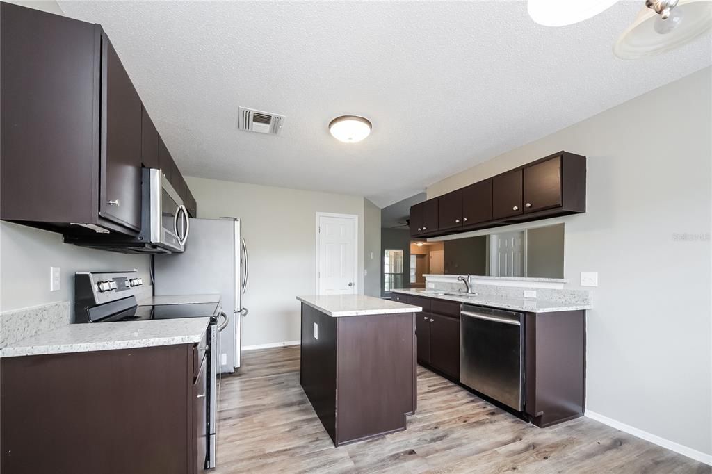 В аренду: $2,145 (3 спален, 2 ванн, 1307 Квадратных фут)