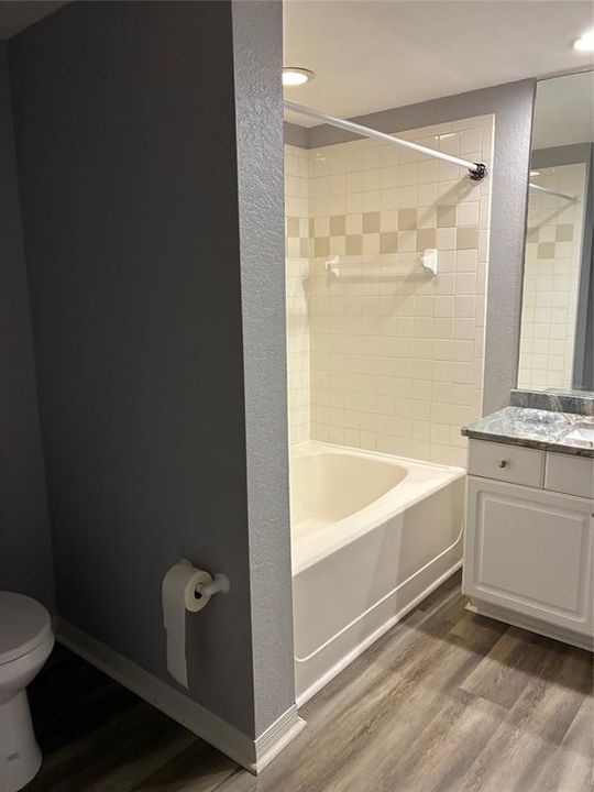 出租: $1,975 (1 贝兹, 1 浴室, 760 平方英尺)