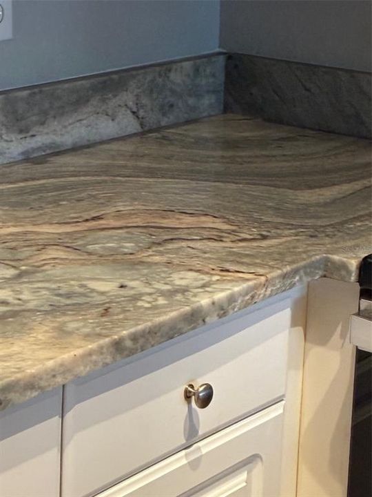 出租: $1,975 (1 贝兹, 1 浴室, 760 平方英尺)