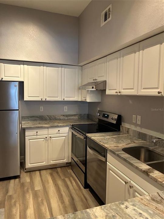 出租: $1,975 (1 贝兹, 1 浴室, 760 平方英尺)