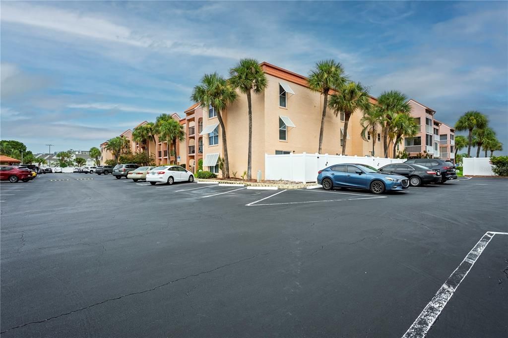 待售: $269,900 (1 贝兹, 1 浴室, 590 平方英尺)